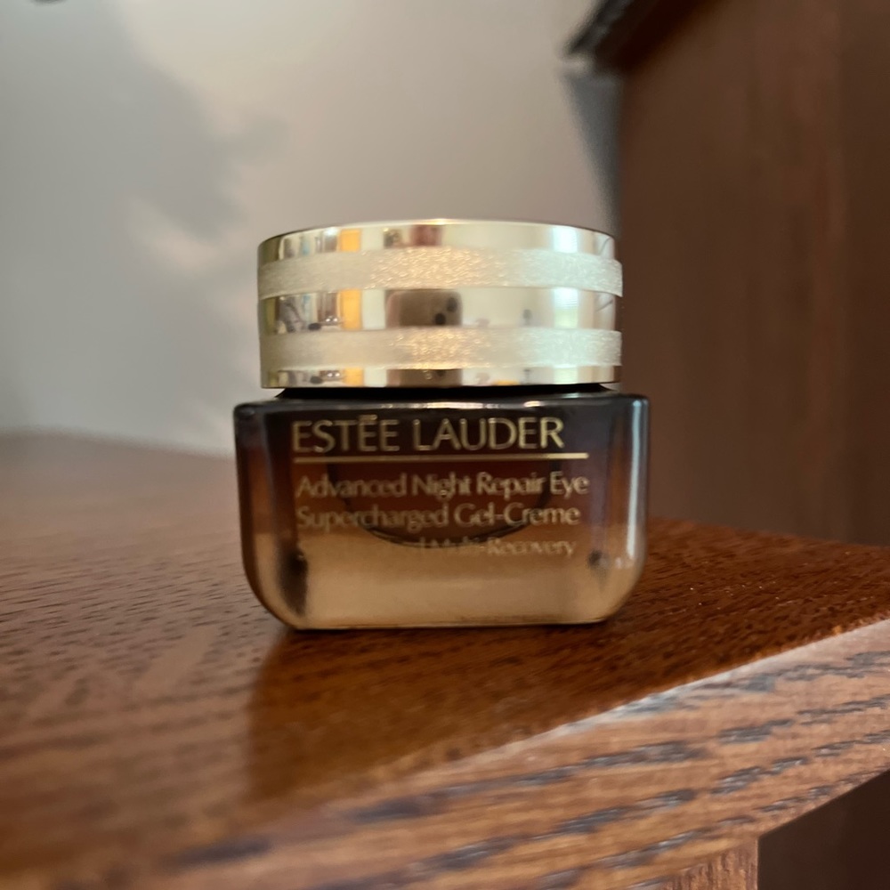 Estée Lauder Advanced Night Repair Eye Supercharged Gel-Crème - Picture 2 of 4